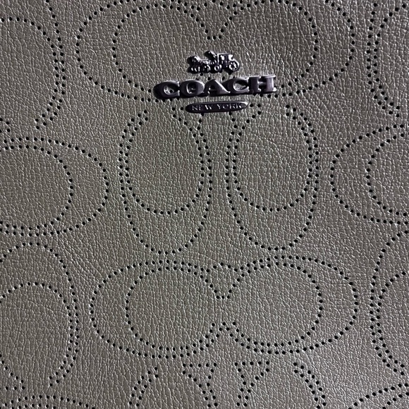 Coach Sage/olive Green Crossbody Bag like New camera bag excellent condition - Picture 4 of 7